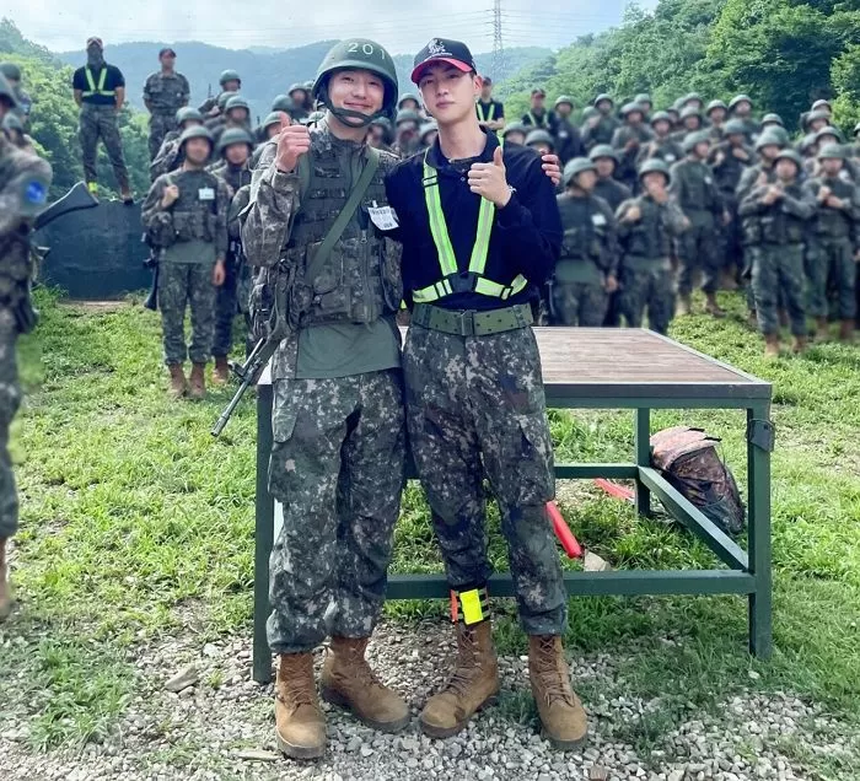 ARMY đếm ngược ngày trở lại của Jin BTS - Ảnh 3.