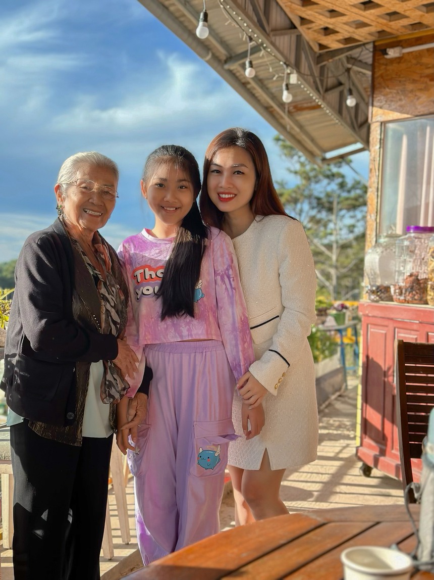 Bảo Long hạnh phúc khi được diễn cùng NSƯT Phi Điểu trong bộ phim đầu tay - Ảnh 2. Bảo Long hạnh phúc khi được diễn cùng NSƯT Phi Điểu trong bộ phim đầu tay - Ảnh 2.