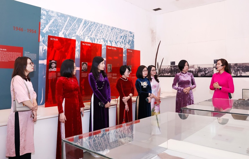 Nữ công đoàn viên Thông tấn xã Việt Nam và các hoạt động hưởng ứng Ngày Quốc tế Phụ nữ 8/3 - Ảnh 5. Nữ công đoàn viên Thông tấn xã Việt Nam và các hoạt động hưởng ứng Ngày Quốc tế Phụ nữ 8/3 - Ảnh 5.