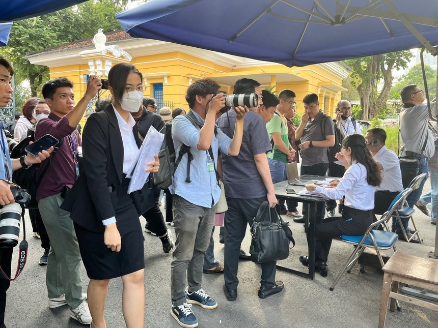 Xét xử sơ thẩm vụ án xảy ra tại Tập đoàn Vạn Thịnh Phát, Ngân hàng SCB - Ảnh 2.