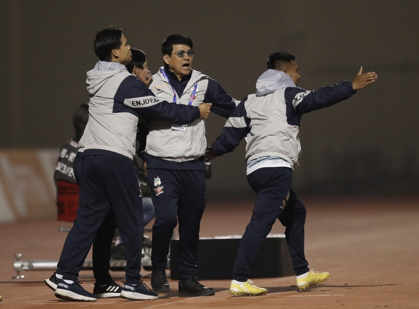 Trước vòng 13 Night Wolf V-League 2023/24: Ngày HLV Vũ Tiến Thành tái ngộ CLB TP.HCM - Ảnh 1.