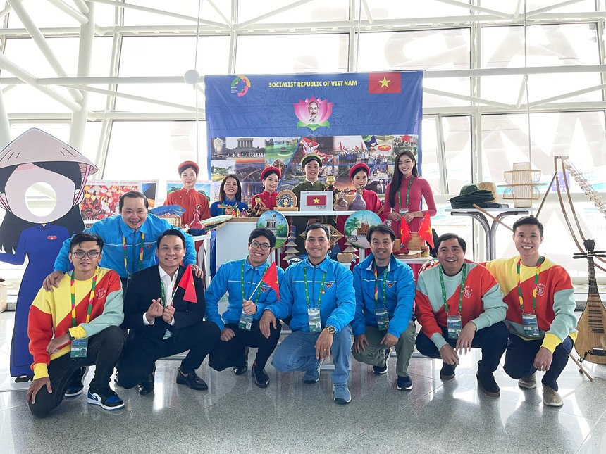 Đỗ Thị Hà diện áo dài tại Liên hoan Thanh niên thế giới 2024 ở Nga - Ảnh 10.