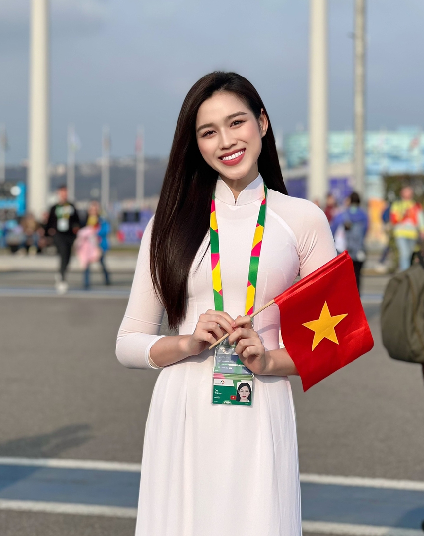 Đỗ Thị Hà diện áo dài tại Liên hoan Thanh niên thế giới 2024 ở Nga - Ảnh 3.
