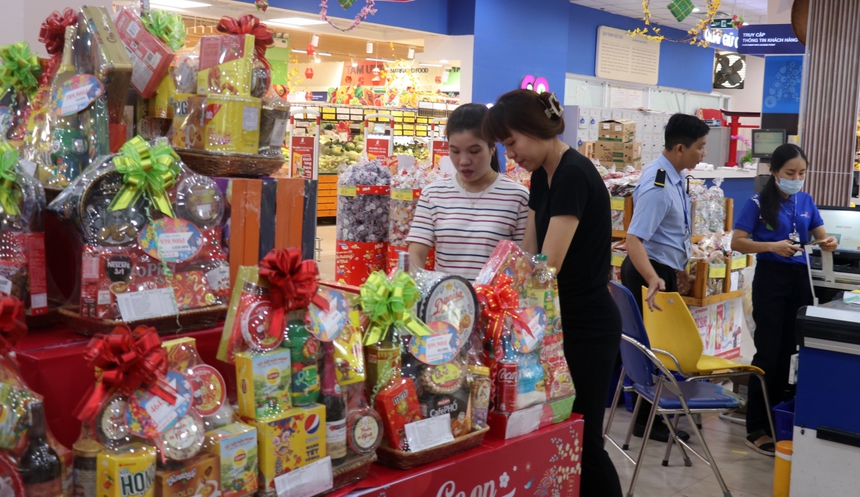 Nhộn nhịp khuyến mãi, ưu đãi quà tặng cho ngày 8/3 - Ảnh 2. Nhộn nhịp khuyến mãi, ưu đãi quà tặng cho ngày 8/3 - Ảnh 2.