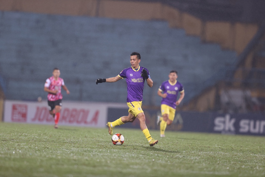 Sân Hàng Đẫy vẫn chưa xác định được “chủ nhân” - Ảnh 2.