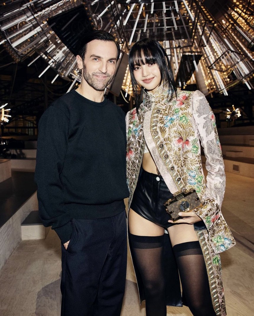 Lisa Blackpink cập nhật Instagram mới khiến netizen đồn đoán cô đang đại diện cho Louis Vuitton - Ảnh 11.