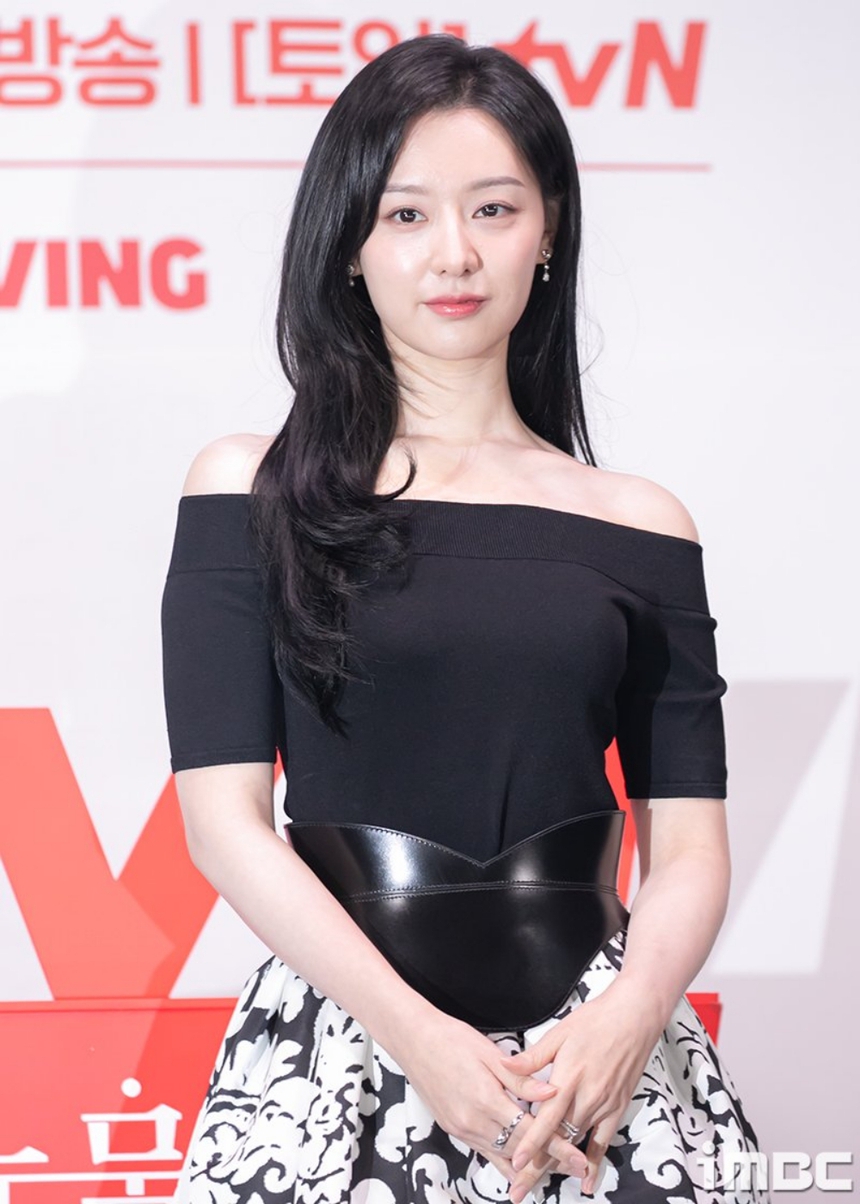 Netizen 'đẩy thuyền' cặp đôi chính phim Hàn mới 'Queen of Tears' - Ảnh 2. Netizen 'đẩy thuyền' cặp đôi chính phim Hàn mới 'Queen of Tears' - Ảnh 2.