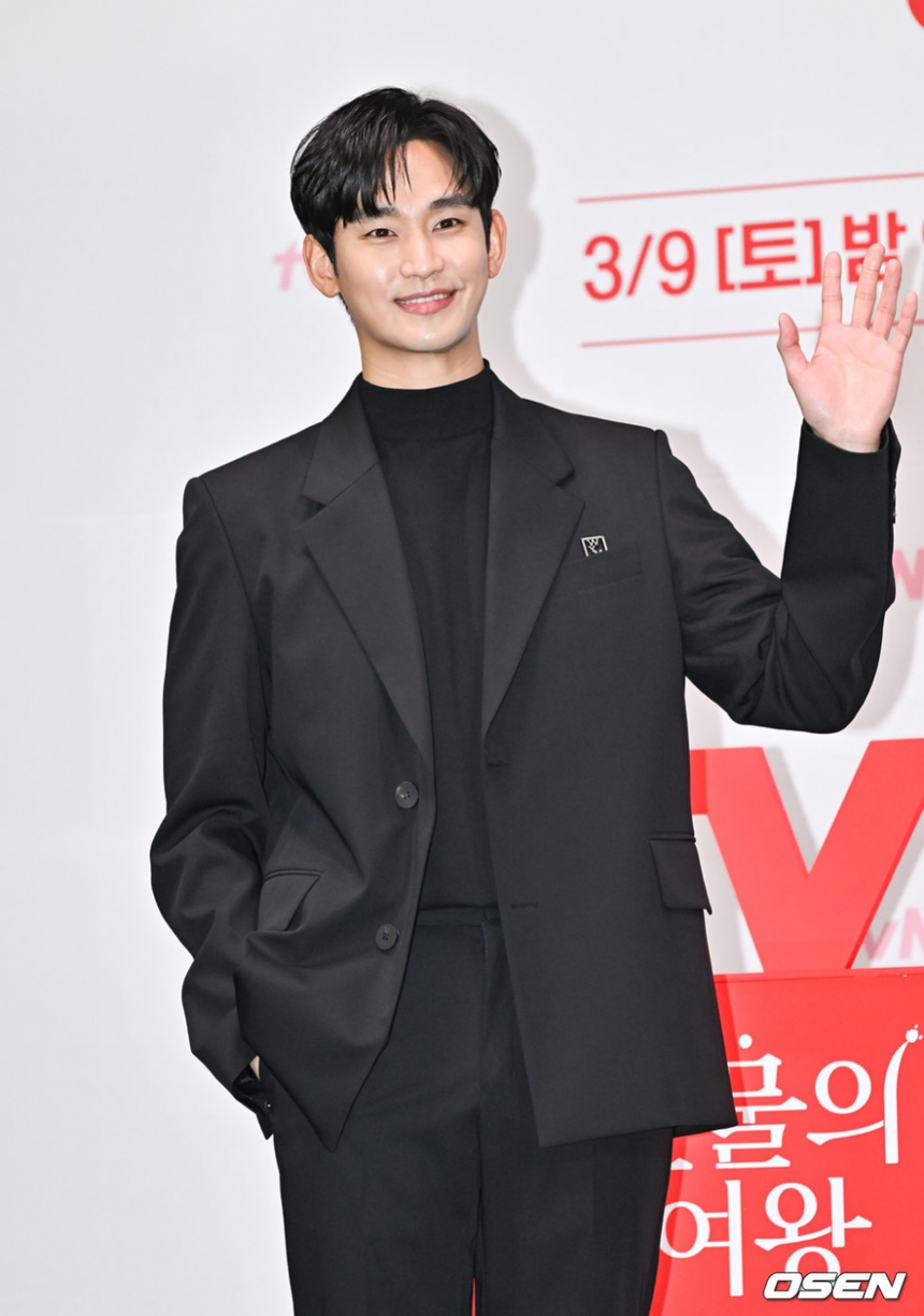 Netizen 'đẩy thuyền' cặp đôi chính phim Hàn mới 'Queen of Tears' - Ảnh 3. Netizen 'đẩy thuyền' cặp đôi chính phim Hàn mới 'Queen of Tears' - Ảnh 3.