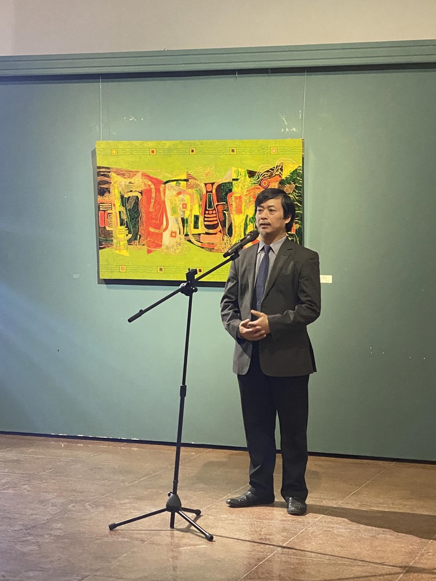 Triển lãm ‘Xuân 2024’ – Hướng đến kỷ niệm 100 năm thành lập Đại học Mỹ thuật Việt Nam - Ảnh 3.