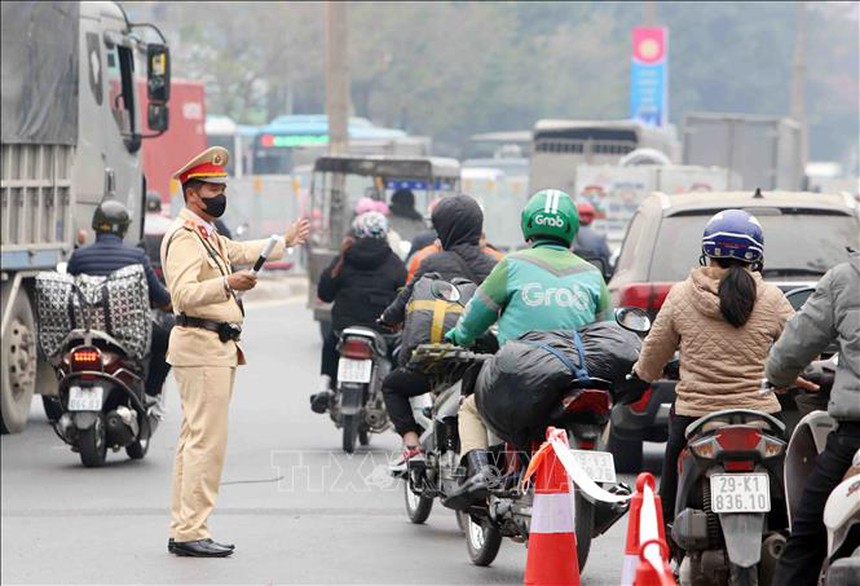 Từ 15/3, Hà Nội kiểm tra, xử lý nghiêm vi phạm trật tự an toàn giao thông - Ảnh 1. Từ 15/3, Hà Nội kiểm tra, xử lý nghiêm vi phạm trật tự an toàn giao thông - Ảnh 1.