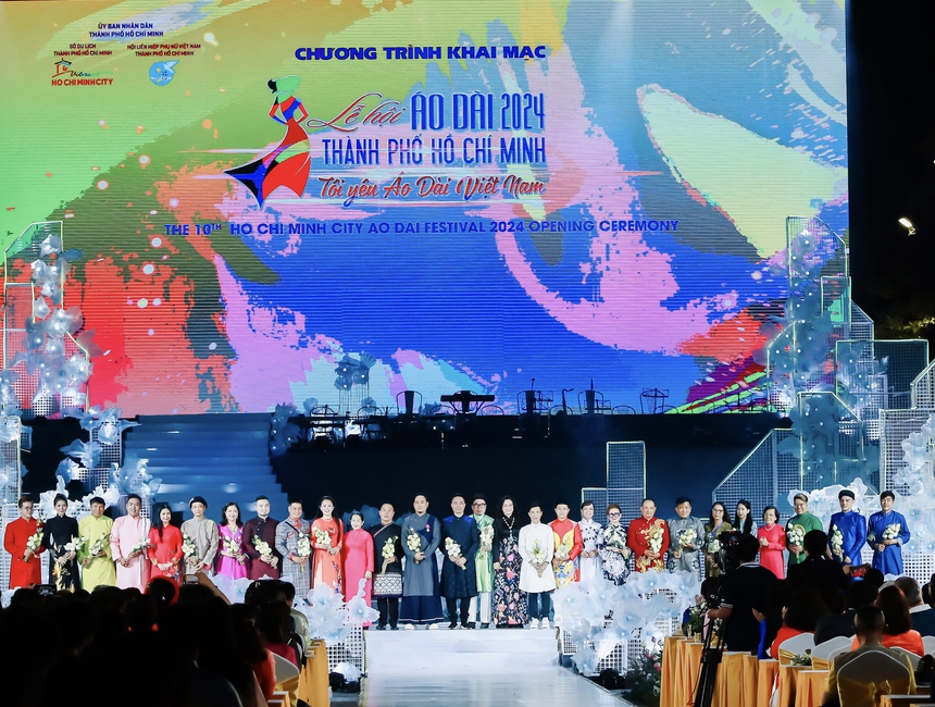 NTK Vũ Thảo Giang mang BST "Viễn đông long hội" khai mạc Lễ hội Áo dài TP. HCM - Ảnh 3.