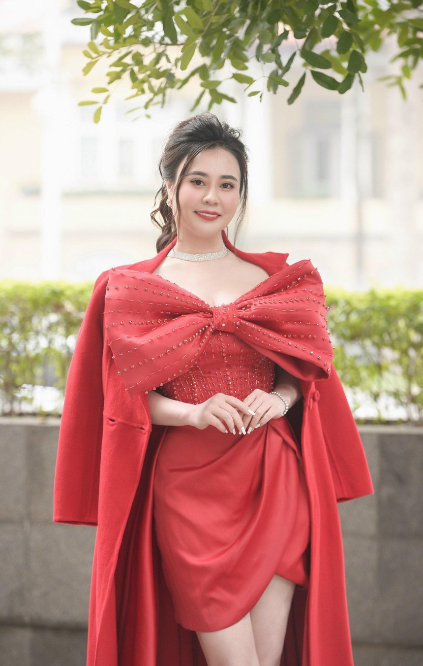 Hoa hậu Phan Kim Oanh nhận lời mời làm Đại sứ toàn cầu Mrs Earth International - Ảnh 4. Hoa hậu Phan Kim Oanh nhận lời mời làm Đại sứ toàn cầu Mrs Earth International - Ảnh 4.