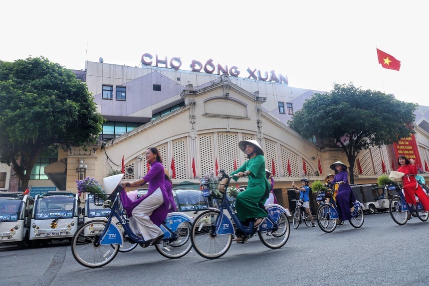 Điều chỉnh giao thông phục vụ chương trình Du lịch Hà Nội chào 2024 - Ảnh 1. Điều chỉnh giao thông phục vụ chương trình Du lịch Hà Nội chào 2024 - Ảnh 1.