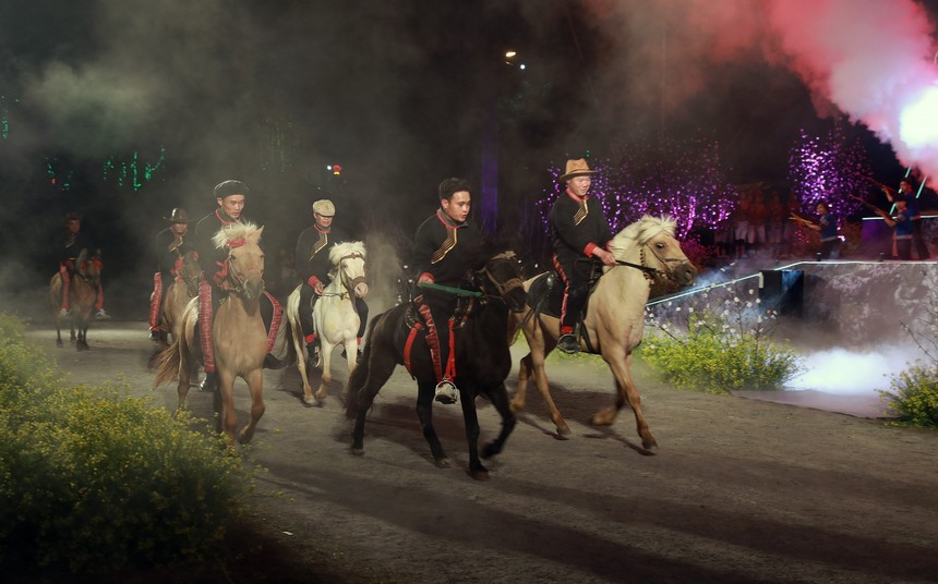 Khai mạc Festival "Cao nguyên trắng Bắc Hà" 2024 "Nghiêng say mùa xuân" - Ảnh 2.