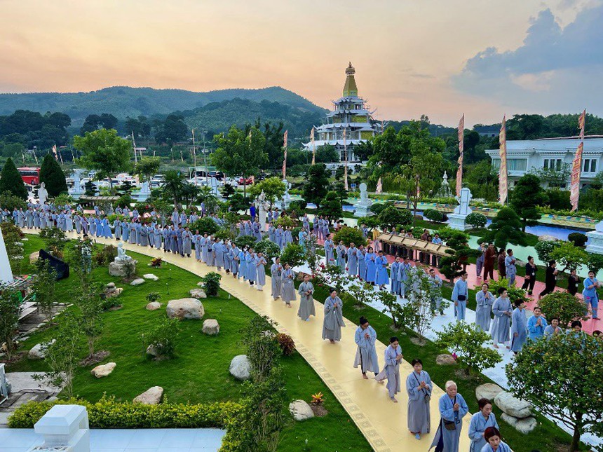 Ngài Drukpa Thuksey Rinpoche cử hành Pháp hội Cầu an Dược Sư Hoàng Tài Bảo Thiên tại Đại Bảo Tháp Mandala Tây Thiên - Ảnh 3.