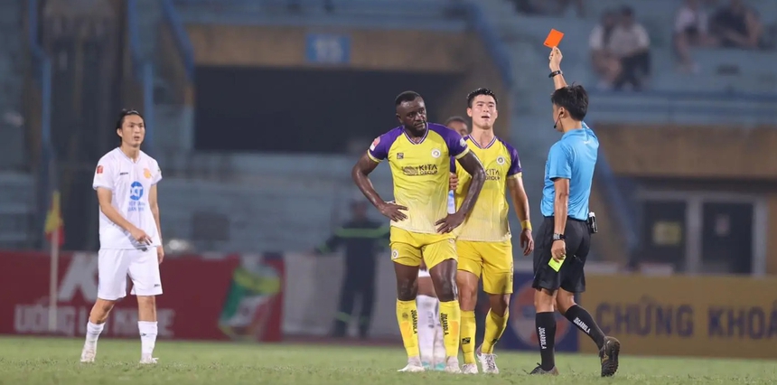 8 trận ở HAGL bằng Tuấn Anh chơi hơn 20 phút cho Nam Định - Ảnh 1. 8 trận ở HAGL bằng Tuấn Anh chơi hơn 20 phút cho Nam Định - Ảnh 1.