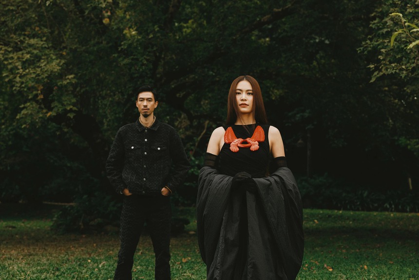 Lý do Đen Vâu - Hoàng Thùy Linh gây bão mạng ngày Cá tháng 4 - Ảnh 1. Lý do Đen Vâu - Hoàng Thùy Linh gây bão mạng ngày Cá tháng 4 - Ảnh 1.