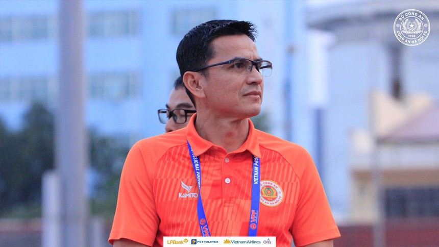 HLV Kiatisak tuyên bố về viễn cảnh dẫn dắt ĐT Việt Nam, tiết lộ nhiều ứng viên sáng giá - Ảnh 2.