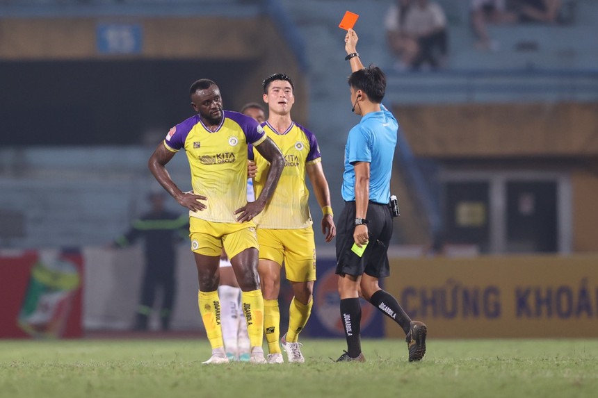 Tin nóng bóng đá Việt 1/4: HLV nội được tiến cử dẫn ĐT Việt Nam, HLV Hà Nội nói về trọng tài - Ảnh 3.