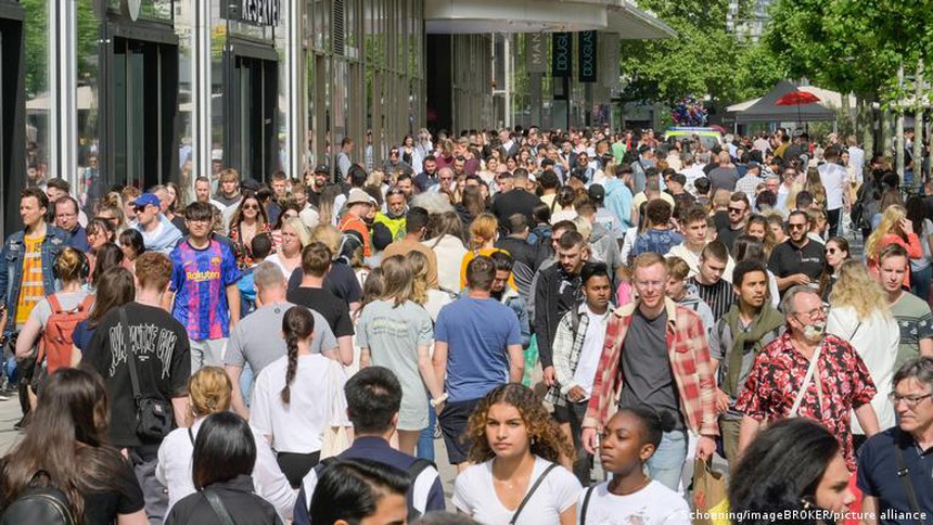 Dân số Đức gần như không tăng - Ảnh 1.