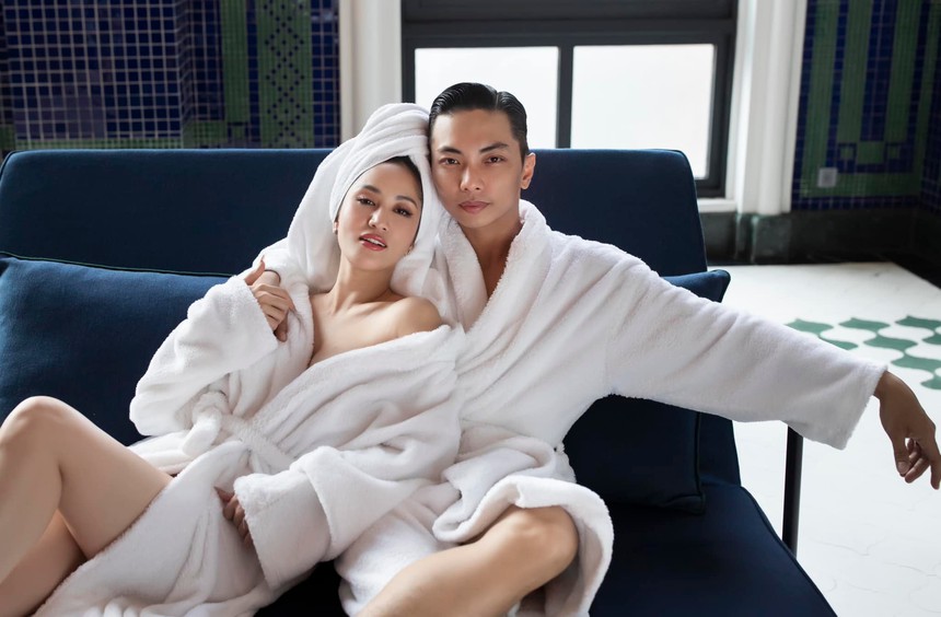 Phan Hiển khoe loạt ảnh đầy gợi cảm bên bà xã, 'chuẩn' ông chồng chiều vợ - Ảnh 2. Phan Hiển khoe loạt ảnh đầy gợi cảm bên bà xã, 'chuẩn' ông chồng chiều vợ - Ảnh 2.