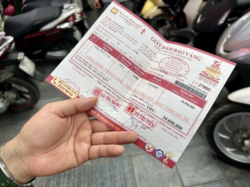 Giá vàng tiếp tục tăng, sức mua chưa 'hạ nhiệt' - Ảnh 3.