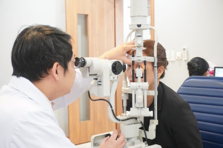 Mất thị lực vì sợi dây thun! - Ảnh 2.