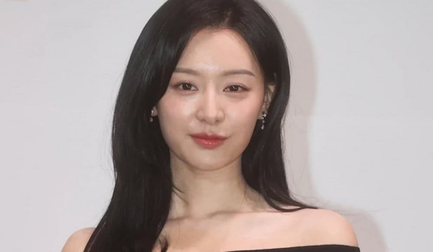 Bức ảnh thời thơ ấu của diễn viên 'Queen Of Tears' Kim Ji Won gây sốt netizen - Ảnh 1.