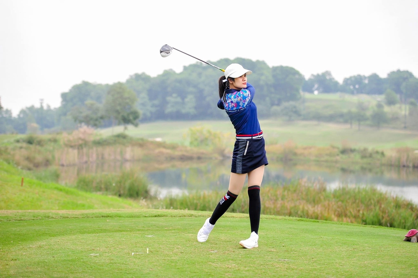 Tượng đài bóng chuyền nữ Việt Nam mê chơi golf như hoa khôi Kim Huệ, sống hạnh phúc bên HLV bóng rổ - Ảnh 12.