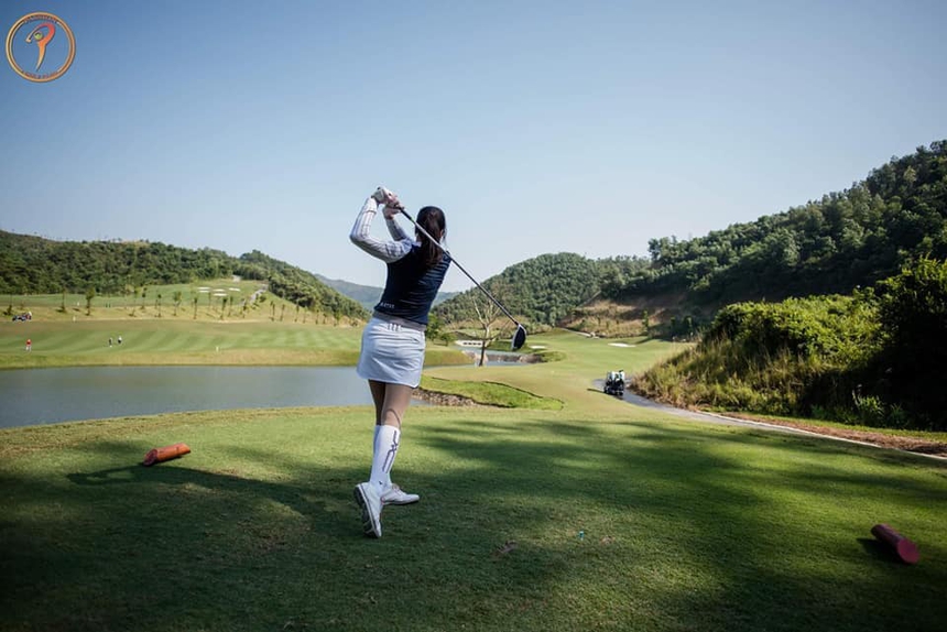 Tượng đài bóng chuyền nữ Việt Nam mê chơi golf như hoa khôi Kim Huệ, sống hạnh phúc bên HLV bóng rổ - Ảnh 13.