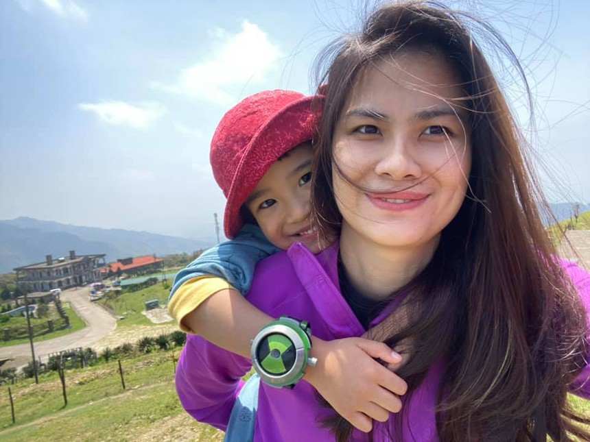 Phạm Thu Trang và con trai Phạm Thu Trang và con trai