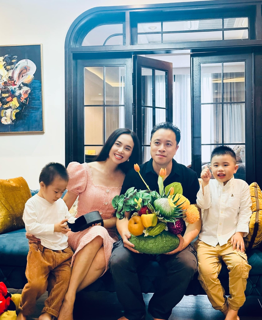 Diễn viên Đinh Ngọc Diệp thân thiết hội ngộ cựu người mẫu Đào Lan Phương - Ảnh 2.