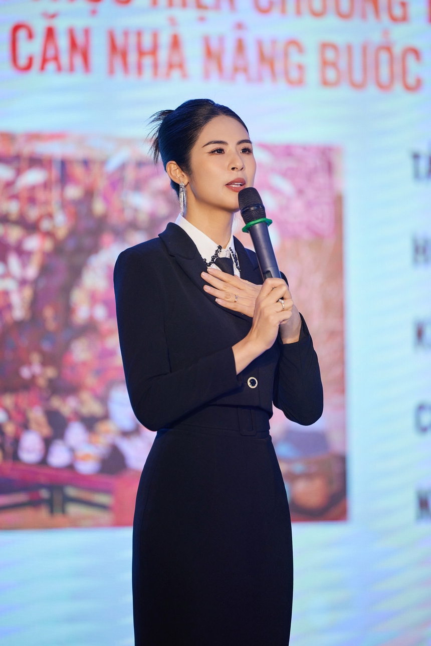 Hoa hậu Ngọc Hân dẫn dắt màn đấu giá tranh ở Gala "Nhân ái" - Ảnh 3.