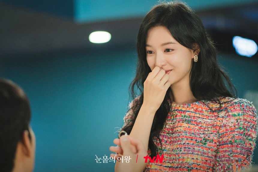 Cặp nhẫn cưới trong 'Nữ hoàng nước mắt' Kim Soo Hyun và Kim Ji Won giá tới hàng trăm triệu đồng - Ảnh 4.
