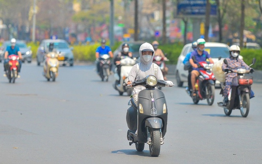 Nắng nóng diện rộng trên cả nước dịp cuối tuần - Ảnh 1. Nắng nóng diện rộng trên cả nước dịp cuối tuần - Ảnh 1.