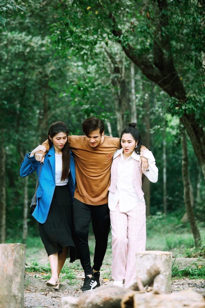 Phim "Ván cờ danh vọng": Chế Nguyễn Quỳnh Châu muốn được gọi là diễn viên thay vì danh hiệu Á hậu - Ảnh 2. Phim "Ván cờ danh vọng": Chế Nguyễn Quỳnh Châu muốn được gọi là diễn viên thay vì danh hiệu Á hậu - Ảnh 2.