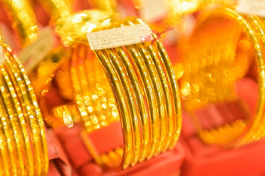 Giá vàng sáng 12/4 quay đầu tăng mạnh - Ảnh 1.
