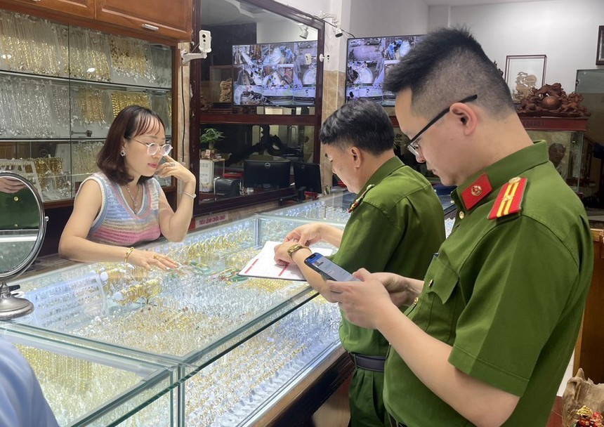 Thủ tướng Chính phủ yêu cầu tăng cường các giải pháp quản lý thị trường vàng - Ảnh 1. Thủ tướng Chính phủ yêu cầu tăng cường các giải pháp quản lý thị trường vàng - Ảnh 1.