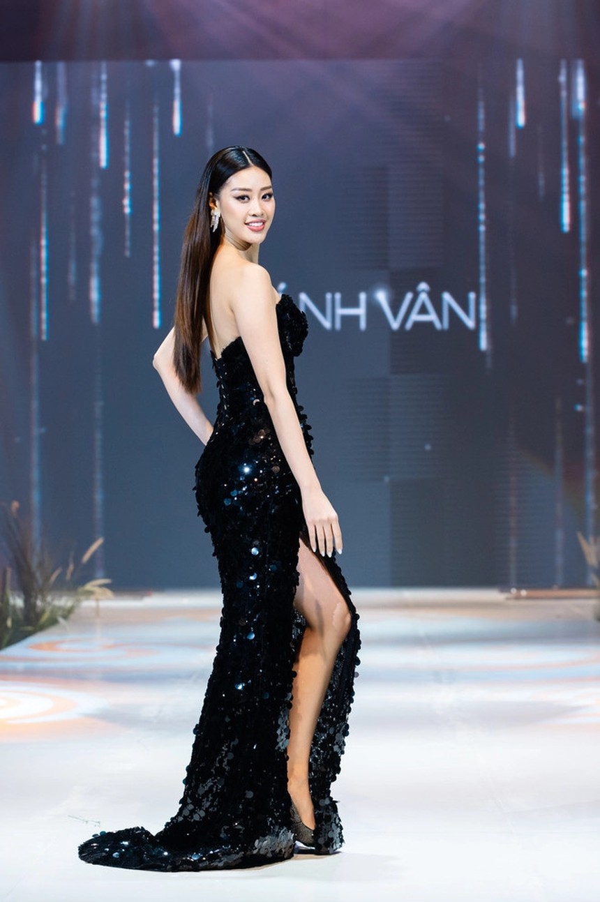 Đám cưới Minh Tú: Dàn hậu catwalk, Hòa Minzy thành 'cơ trưởng', Thùy Tiên thành công bắt hoa cưới - Ảnh 5.