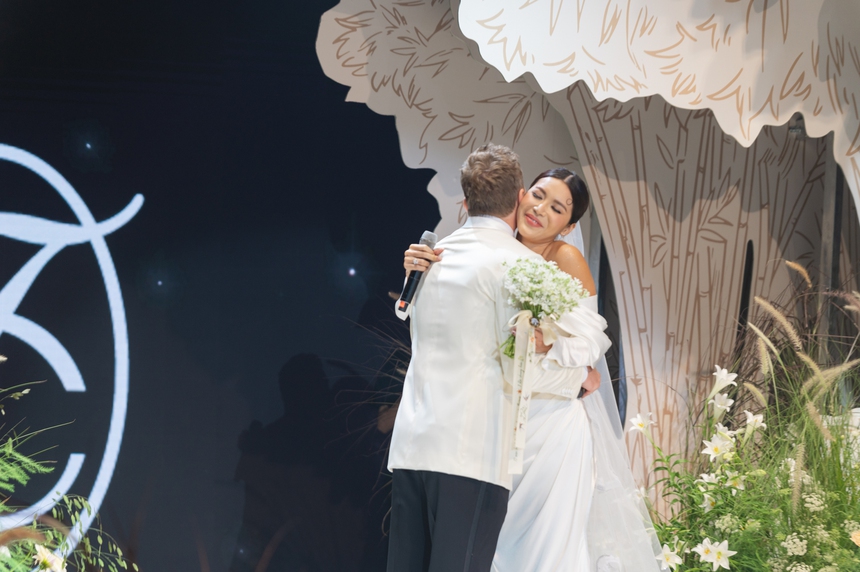 Trang phục cưới đặc biệt NTK Chung Thanh Phong dành cho siêu mẫu Minh Tú - Ảnh 15.