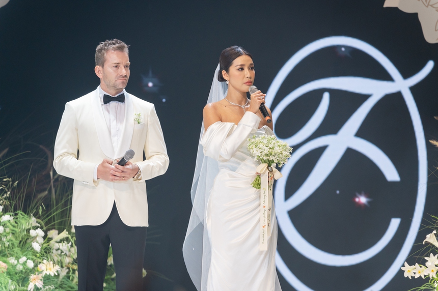 Trang phục cưới đặc biệt NTK Chung Thanh Phong dành cho siêu mẫu Minh Tú - Ảnh 16.