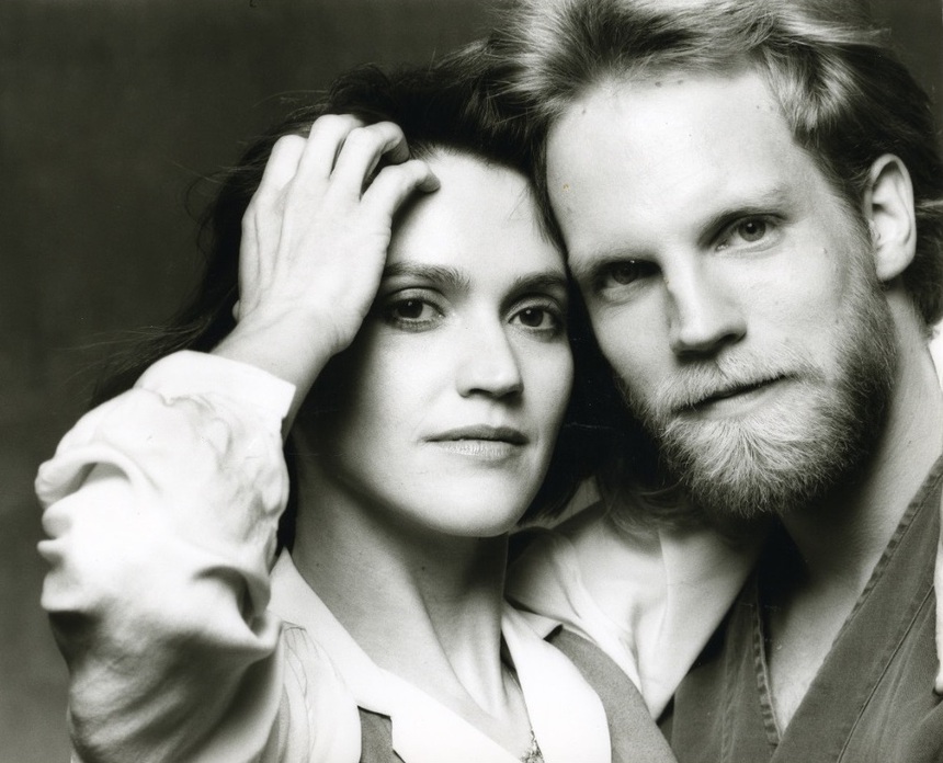 Ca khúc 'I Wanna Dance with Somebody (Who Loves Me)' của Whitney Houston: Nỗi bồn chồn lúc chạng vạng - Ảnh 1.