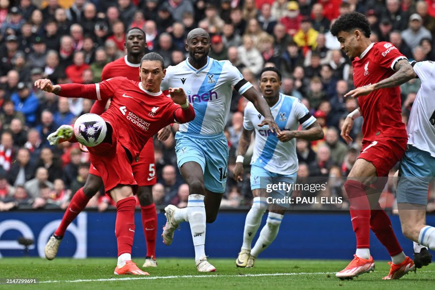 Người cũ MU níu chân Liverpool, Man City hưởng lợi trong cuộc đua vô địch - Ảnh 2. Người cũ MU níu chân Liverpool, Man City hưởng lợi trong cuộc đua vô địch - Ảnh 2.