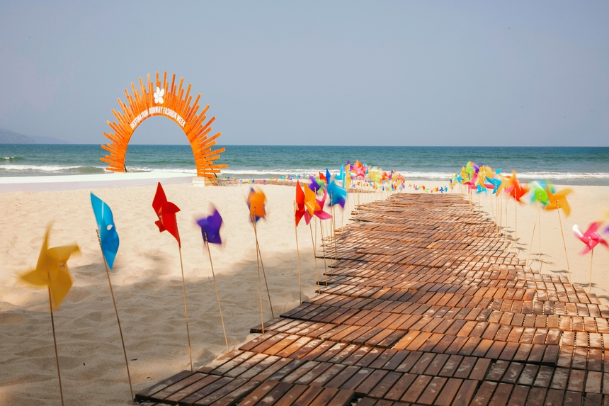 Destination Runway Fashion Week 2024 khai mạc thành công với không gian biển xinh đẹp tại Đà Nẵng  - Ảnh 3.