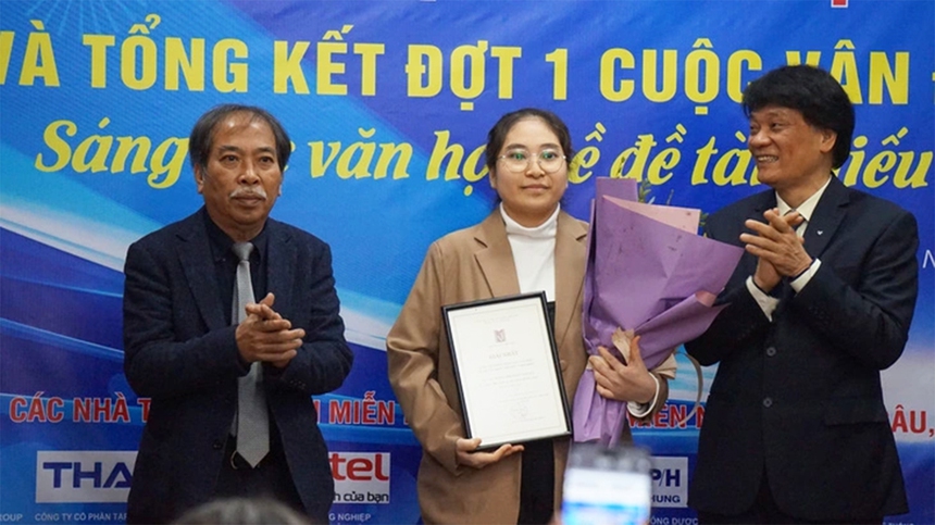 Khởi động Giải thưởng Thiếu nhi Dế Mèn lần 5 - 2024: Bao giờ văn học thiếu nhi trở lại thời hoàng kim? - Ảnh 2.