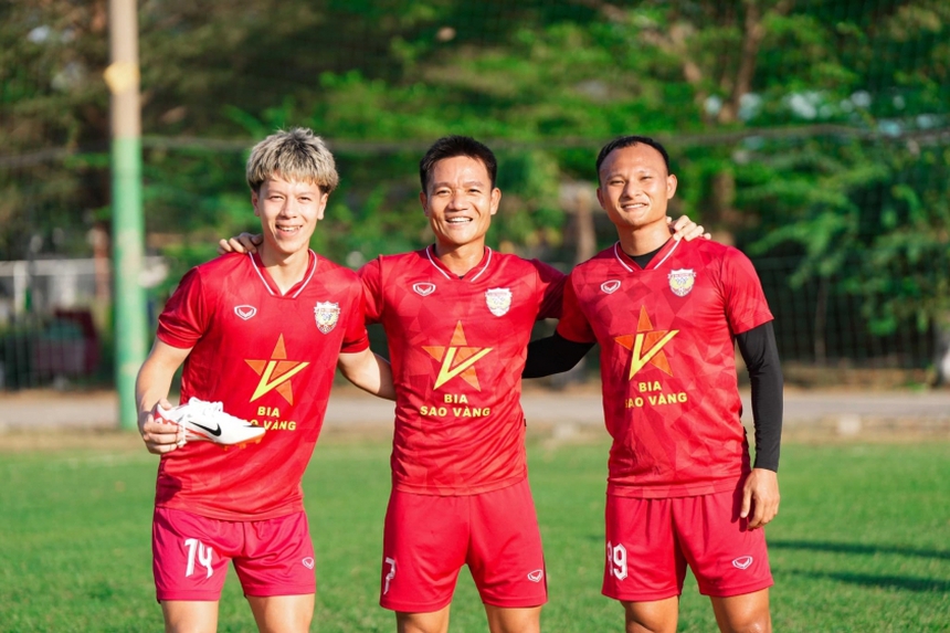 Sao Việt kiều từ chối AC Milan, về đá V-League là ai? - Ảnh 2.