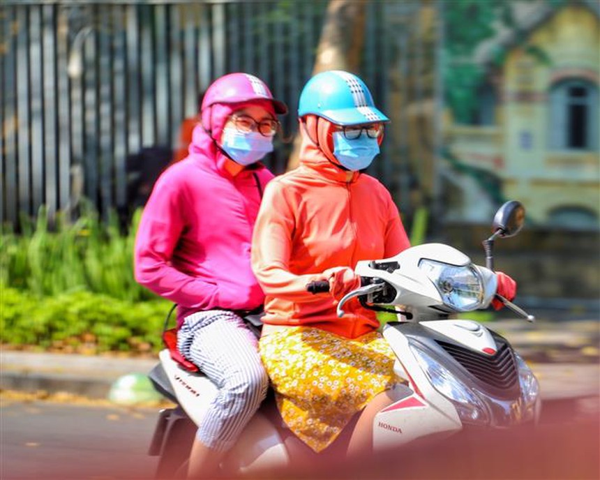 Nắng nóng trải khắp Nam Bộ, Tây Bắc Bắc Bộ, có nơi gần 40 độ C - Ảnh 1.