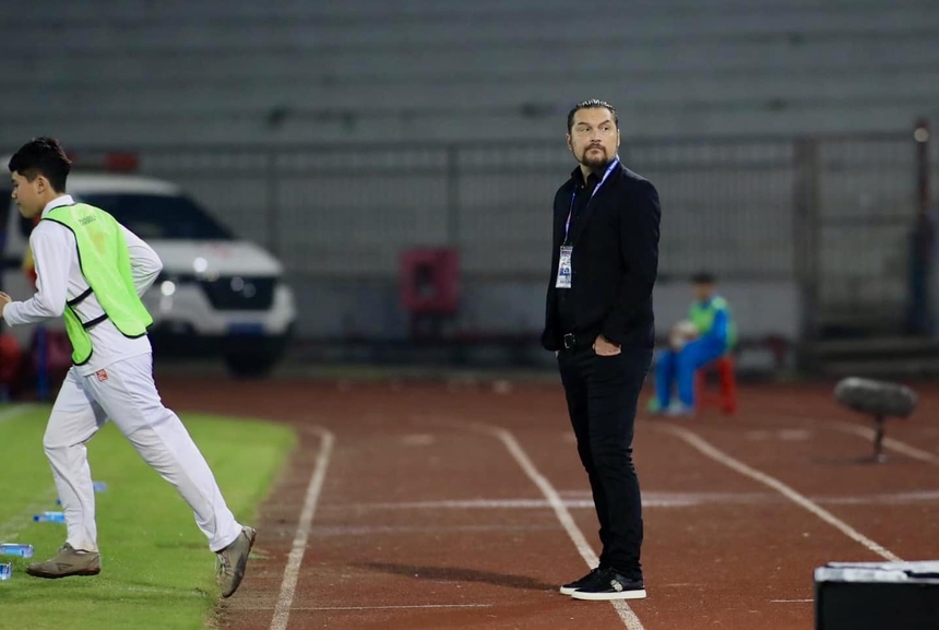 Tin nóng bóng đá Việt 15/4: HLV châu Âu sắp chia tay V-League, gia đình Quan Văn Chuẩn làm cỗ ủng hộ U23 Việt Nam - Ảnh 2.