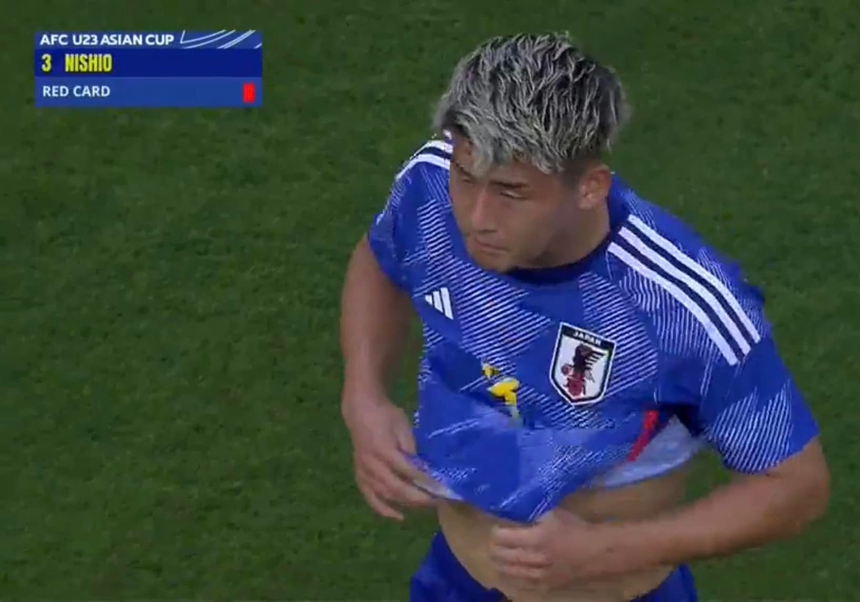 Sở hữu thủ môn xịn khoác áo CLB châu Âu, U23 Nhật Bản với 10 người thắng Trung Quốc ở trận ra quân - Ảnh 2.