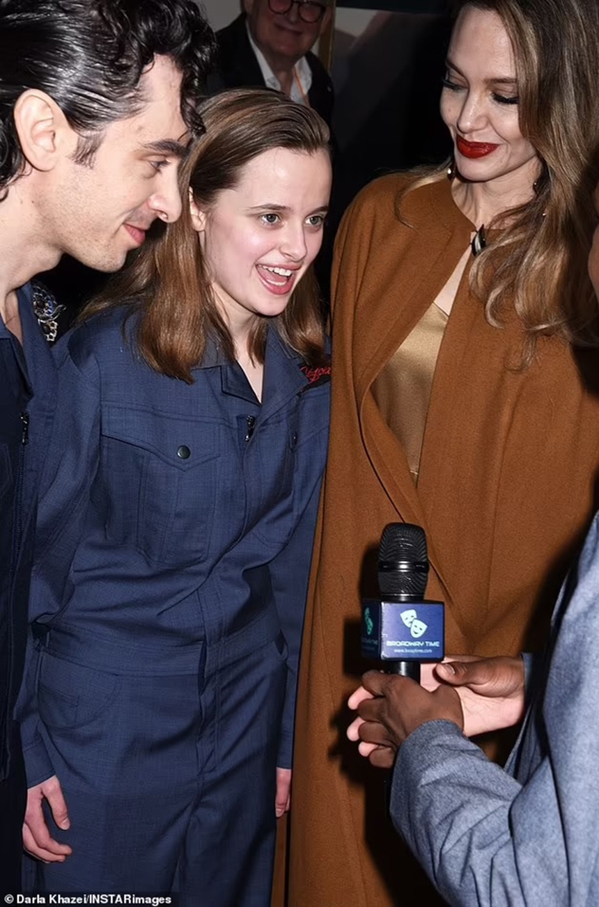 Angelina Jolie xuất hiện tươi tắn với hình xăm mới cùng Pax Thiên - Ảnh 4.